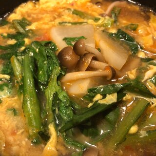 野菜たっぷり♫春菊とかぶのピリ辛中華スープ